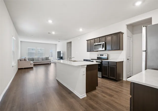 Photo 3 of Single family home for sale at 1041 Old Oaks Dr, Forney, TX 75126 | MLS# 21332283 | Listing updated on 2026-07-19