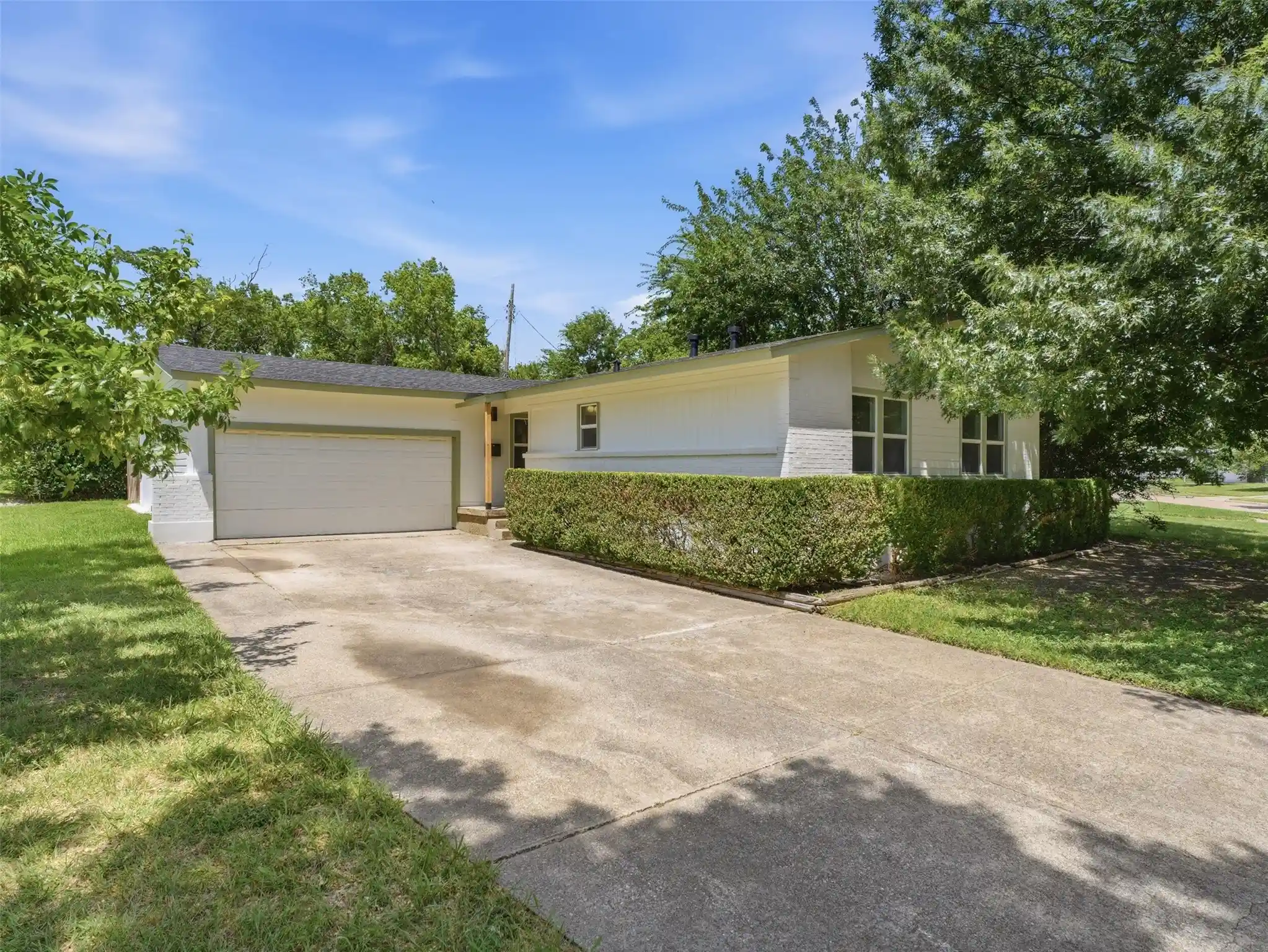 Single family home for sale at 11207 Flamingo Ln, Dallas, TX 75218 | MLS# 21333405