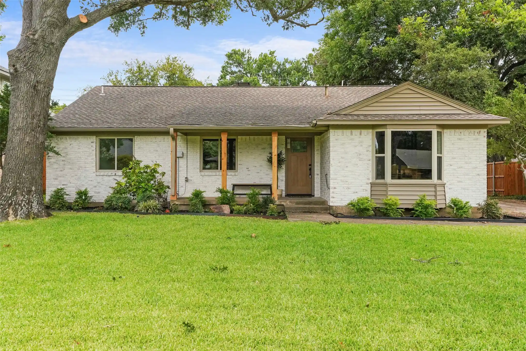 Photo 1 of Sale Pending at 925 Fernwood Dr, Richardson, TX 75080 | MLS# 21333300 | Listing updated on 2026-10-21