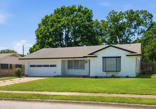 Photo 1 of Single family home for sale at 1509 Robin Dr, Sherman, TX 75092 | MLS# 21333168 | Listing updated on 2026-09-30