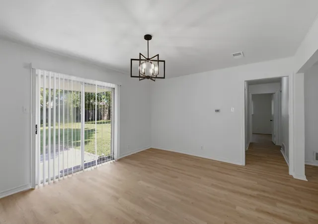 Photo 2 of Single family home for sale at 1509 Robin Dr, Sherman, TX 75092 | MLS# 21333168 | Listing updated on 2026-09-30