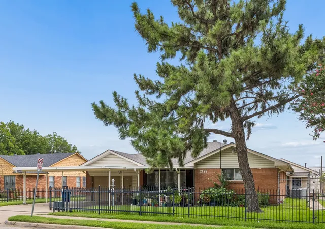 Photo 1 of Single family home for sale at 2122 S Vernon Ave, Dallas, TX 75224 | MLS# 21329401 | Listing updated on 2026-09-01