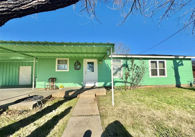 Photo 1 of Single family home for sale at 238 S 8th St, Jacksboro, TX 76458 | MLS# 21321967 | Listing updated on 2026-07-17