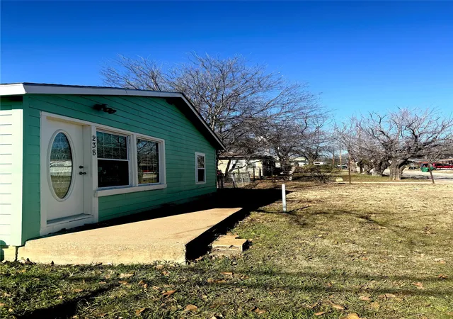 Photo 2 of Single family home for sale at 238 S 8th St, Jacksboro, TX 76458 | MLS# 21321967 | Listing updated on 2026-07-17