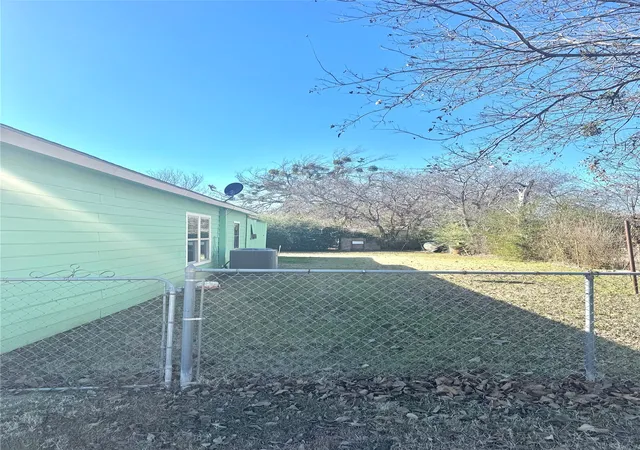 Photo 3 of Single family home for sale at 238 S 8th St, Jacksboro, TX 76458 | MLS# 21321967 | Listing updated on 2026-07-17