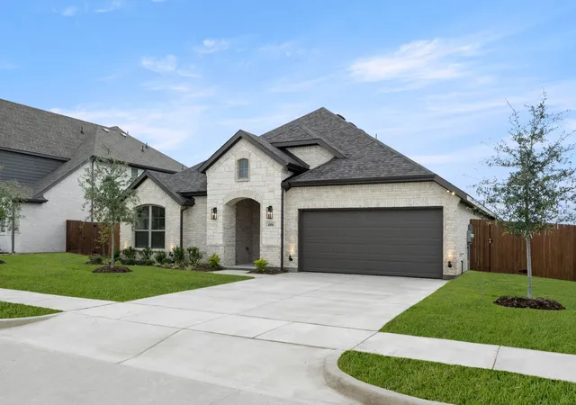 Photo 2 of Sale Pending at 4806 Bel Air Dr, Midlothian, TX 76065 | MLS# 21333365 | Listing updated on 2026-10-07