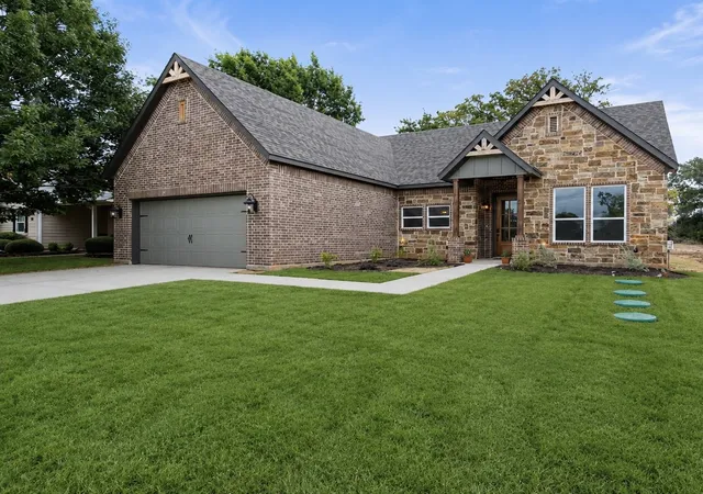 Photo 3 of Single family home for sale at 416 Stirrup Ranch Rd, Trinidad, TX 75163 | MLS# 21332313 | Listing updated on 2026-10-04