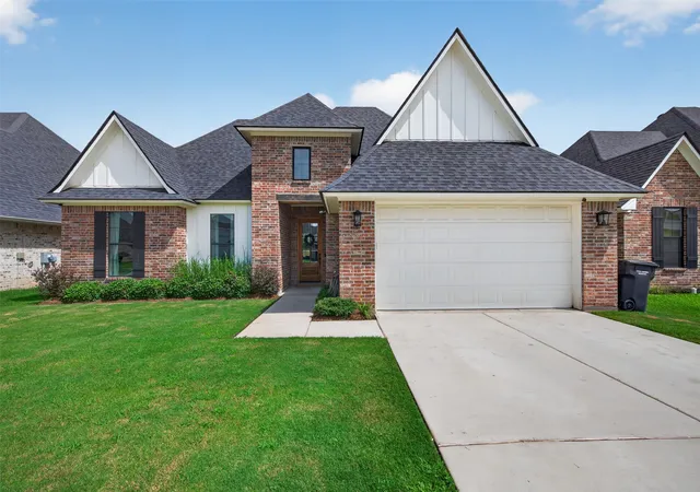 Homes for sale in Benton, LA | 329 Newport Ln, Benton, LA 71006 | MLS# 21328091
