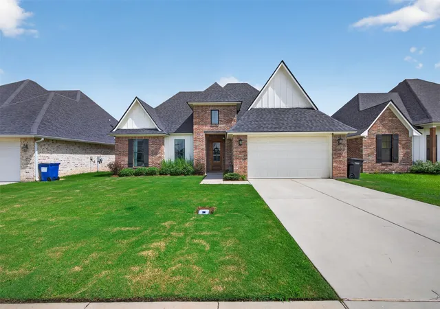 Homes for sale in Benton, LA | 329 Newport Ln, Benton, LA 71006 | MLS# 21328091