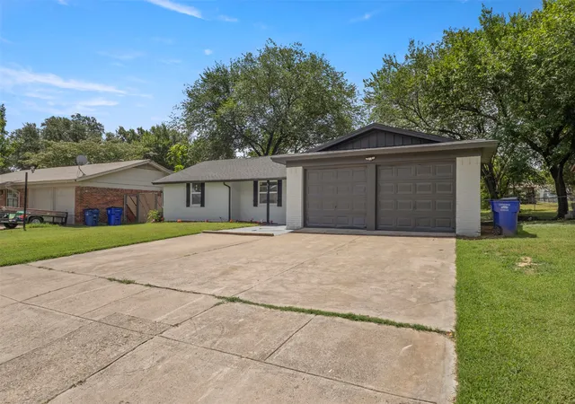 Photo 2 of Single family home for sale at 311 Arthur Dr, Kennedale, TX 76060 | MLS# 21332703 | Listing updated on 2026-08-31
