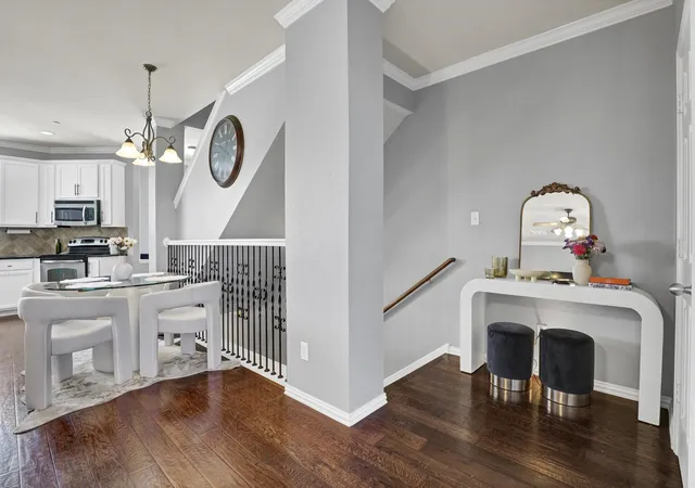 Listing Photo 5 - Condo for sale in building located at 2700 Clb Ridge Dr, Lewisville, TX 75067 - Unit #8
