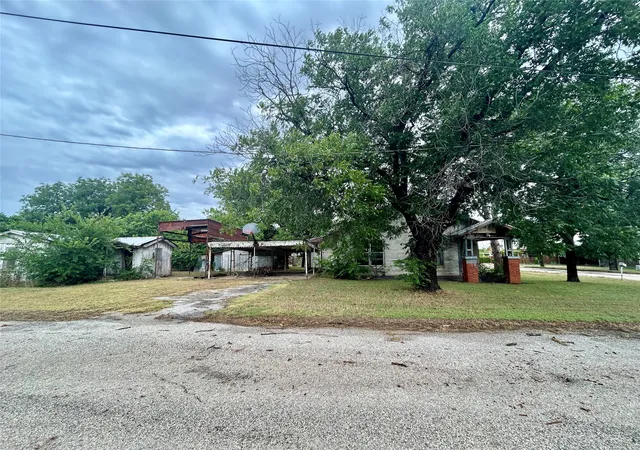 Photo 1 of Sale Pending at 501 W 12th St, Coleman, TX 76834 | MLS# 21333529 | Listing updated on 2026-09-22