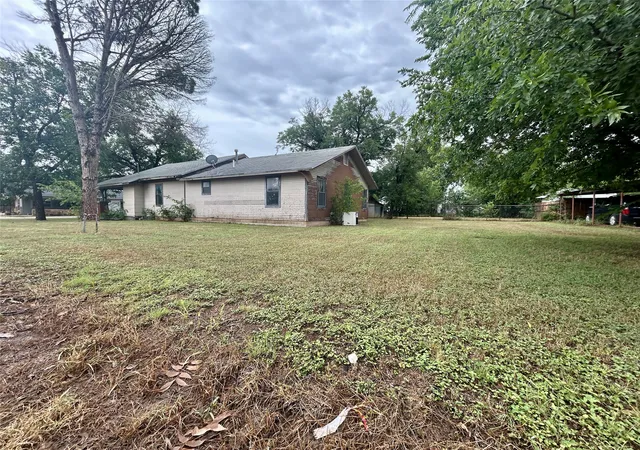Photo 3 of Sale Pending at 501 W 12th St, Coleman, TX 76834 | MLS# 21333529 | Listing updated on 2026-09-22