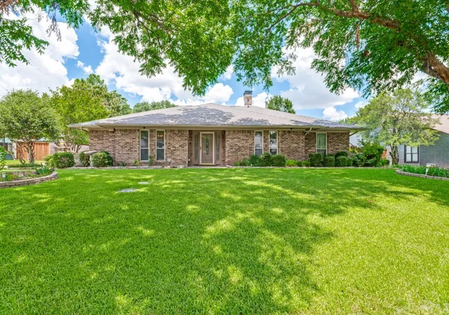 Photo 3 of Single family home for sale at 304 Forestcrest Ln, Coppell, TX 75019 | MLS# 21326965 | Listing updated on 2026-07-18