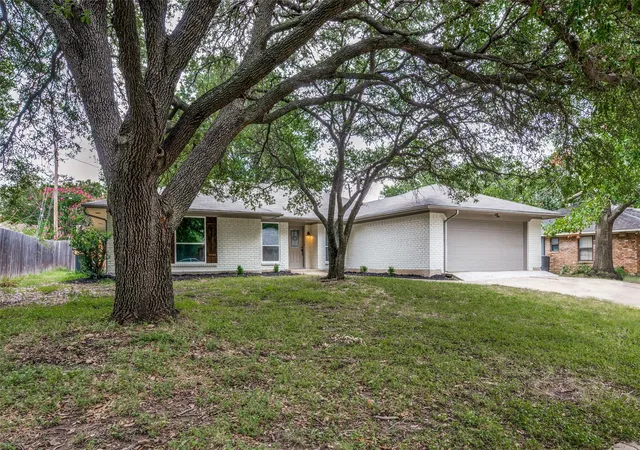 Single family home for sale at 3304 Wayland Dr, Fort Worth, TX 76133 | MLS# 21333569