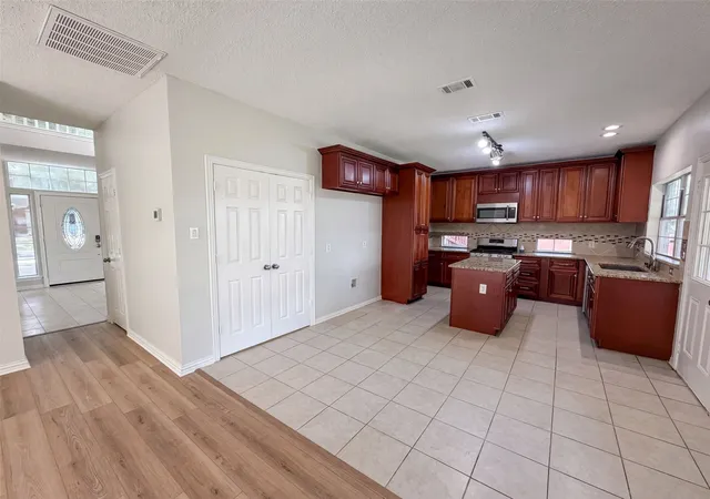 2nd image of 317 Riverwalk Ln, Irving, TX 75063 | MLS# 21333571