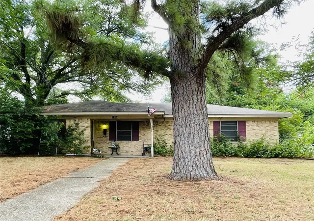 Homes for sale in Corsicana, TX | 1420 Sycamore Ave, Corsicana, TX 75110 | MLS# 21331393