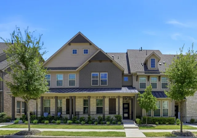 Photo 1 of Townhouse for sale at 7822 Bayside Dr, Rowlett, TX 75088 | MLS# 21333427 | Listing updated on 2026-09-02