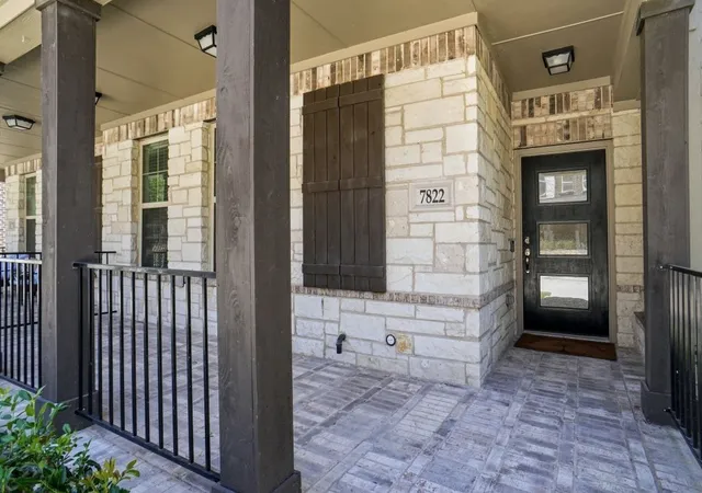 Photo 2 of Townhouse for sale at 7822 Bayside Dr, Rowlett, TX 75088 | MLS# 21333427 | Listing updated on 2026-09-02