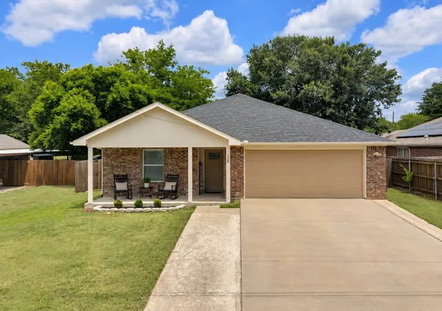 1st image of 115 E Cason St, Irving, TX 75061 | MLS# 21333653