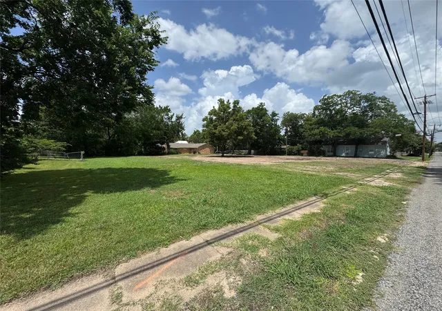 Photo 1 of Land for sale at 300 W 10th St, Bonham, TX 75418 | MLS# 21333467 | Listing updated on 2026-07-17