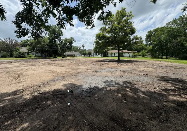 Photo 3 of Land for sale at 300 W 10th St, Bonham, TX 75418 | MLS# 21333467 | Listing updated on 2026-07-17