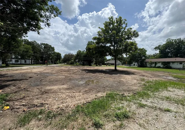 Photo 3 of Land for sale at 300 W 10Th St, Bonham, TX 75418 | MLS# 21333467 | Listing updated on 2026-07-17