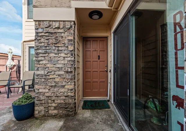 Listing Photo 4 - Condo for sale in building located at 4273 Madera Rd, Irving, TX 75038 - Unit #4