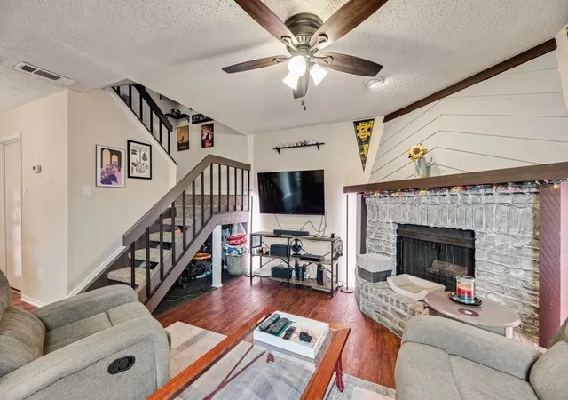 Listing Photo 5 - Condo for sale in building located at 4273 Madera Rd, Irving, TX 75038 - Unit #4