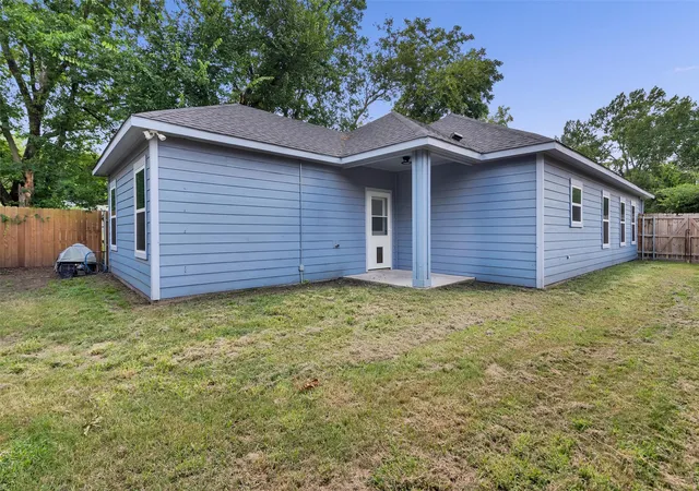 Photo 21 of Single family home for sale at 1312 Elm St, Bonham, TX 75418 | MLS# 21329127 | Listing updated on 2026-08-28