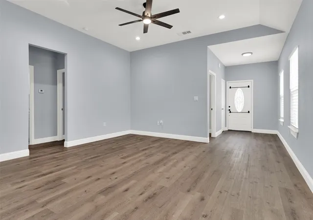 Photo 4 of Single family home for sale at 1312 Elm St, Bonham, TX 75418 | MLS# 21329127 | Listing updated on 2026-08-28