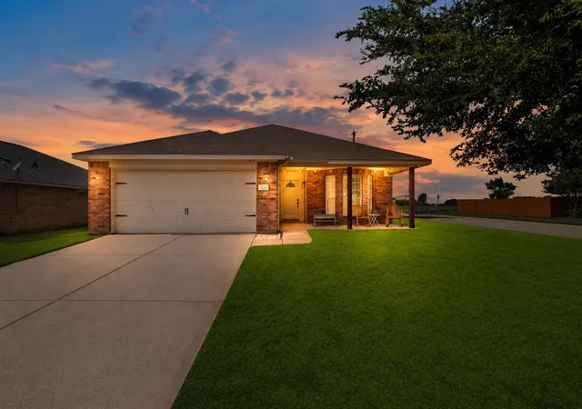 Photo 1 of Single family home for sale at 300 Meadow View Ln, Anna, TX 75409 | MLS# 21333701 | Listing updated on 2026-09-05