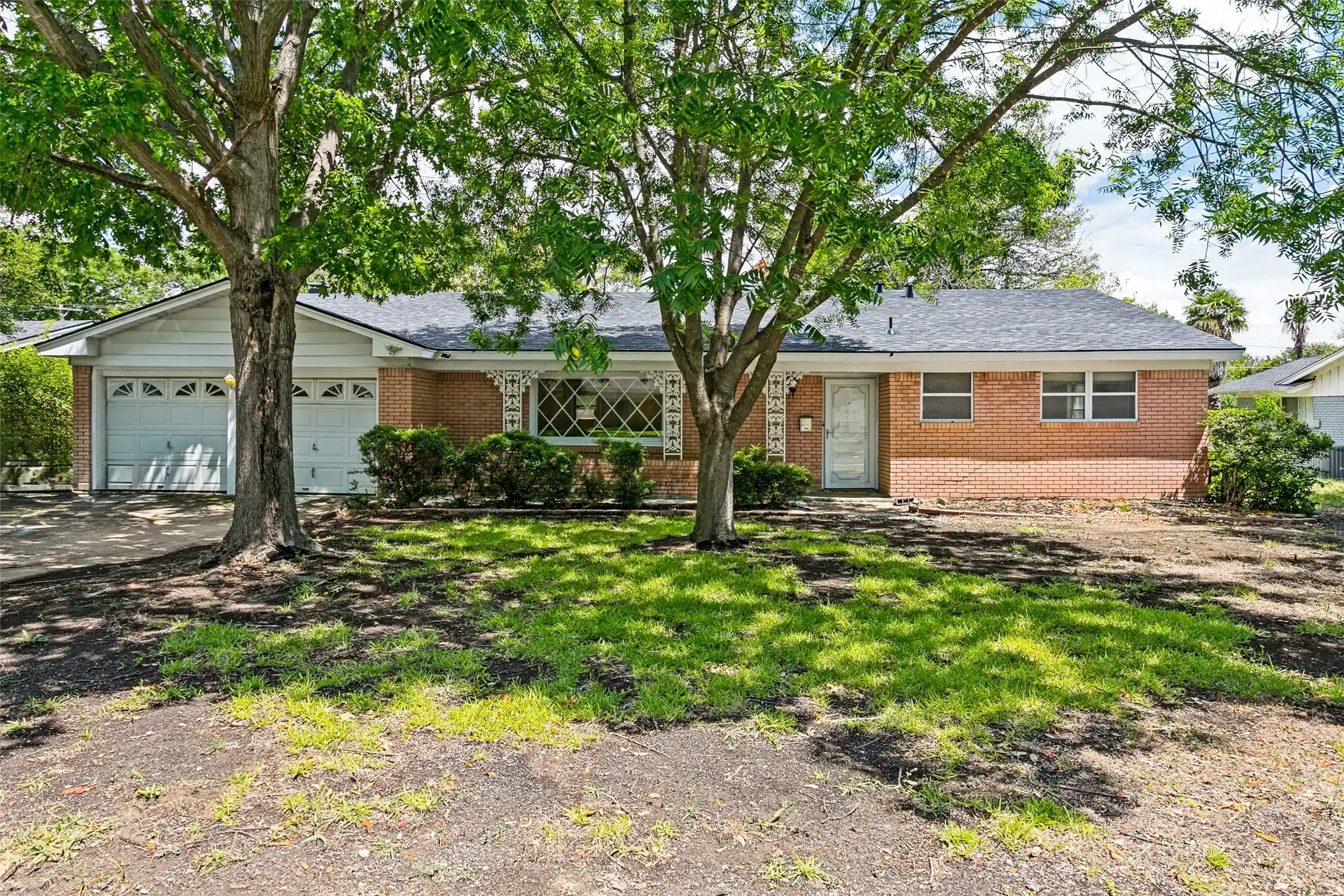 Single family home for sale at 5729 Wharton Dr, Fort Worth, TX 76133 | MLS# 21330085