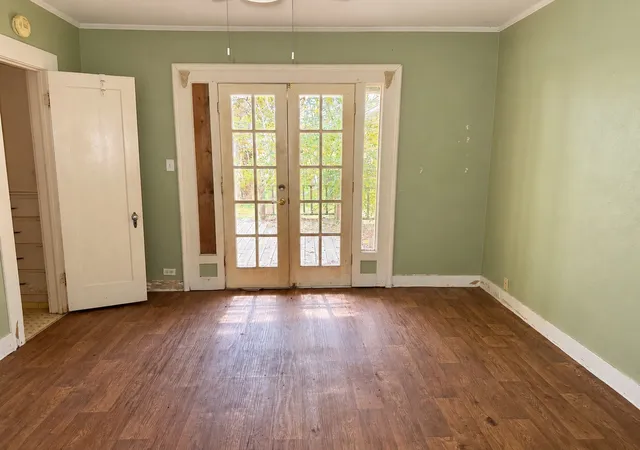 Photo 4 of Single family home for sale at 100 Smith St, Naples, TX 75568 | MLS# 21333705 | Listing updated on 2026-09-24