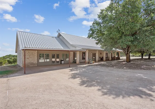 Photo 4 of Single family home for sale at 564 Sam Bass Rd, Mc Gregor, TX 76657 | MLS# 21333709 | Listing updated on 2026-07-17