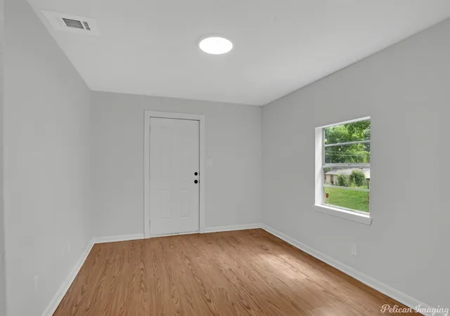 Photo 3 of House for sale at 255 E Olive St, Shreveport, LA 71104 | MLS# 21333729 | Listing updated on 2026-07-17