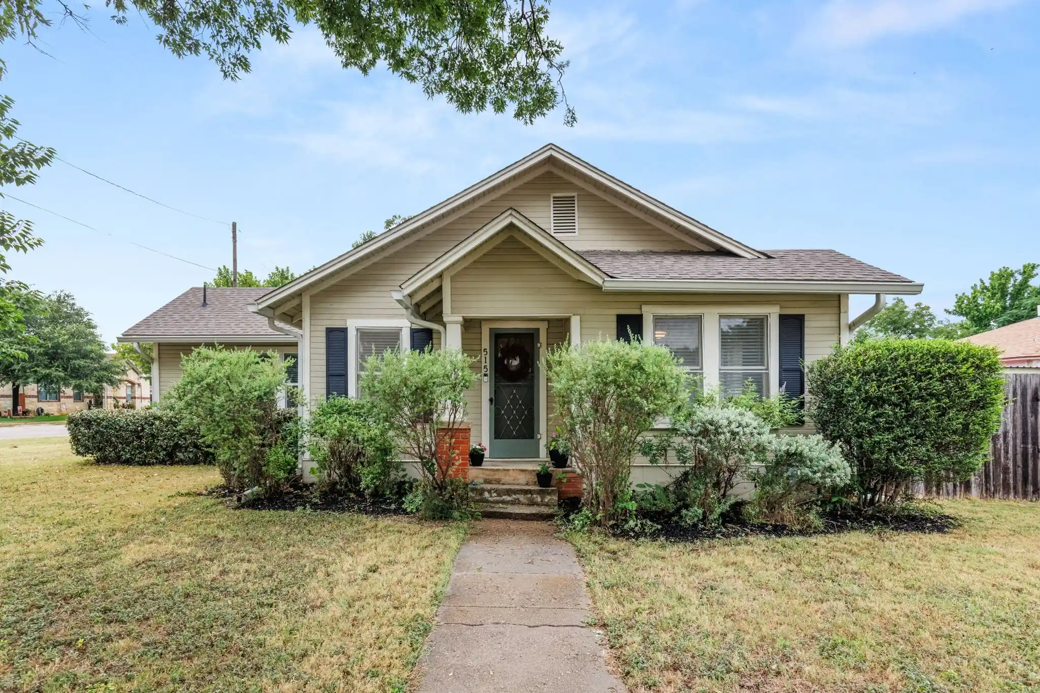Photo 1 of Single family home for sale at 515 W 6th St, Mc Gregor, TX 76657 | MLS# 21333134 | Listing updated on 2026-10-11