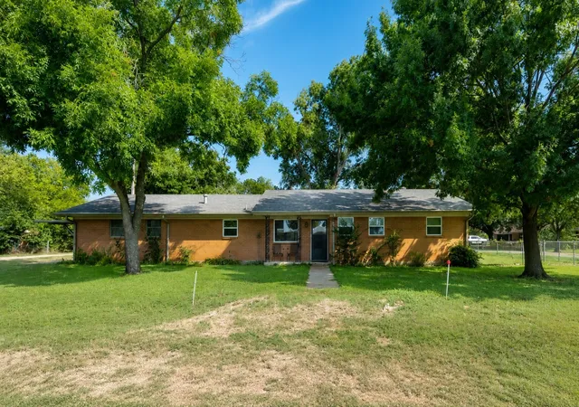 Photo 1 of Sale Pending at 103 E Mckinley Ave, Whitney, TX 76692 | MLS# 21331158 | Listing updated on 2026-08-17