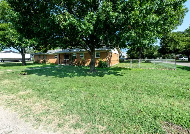 Photo 2 of Sale Pending at 103 E Mckinley Ave, Whitney, TX 76692 | MLS# 21331158 | Listing updated on 2026-08-17