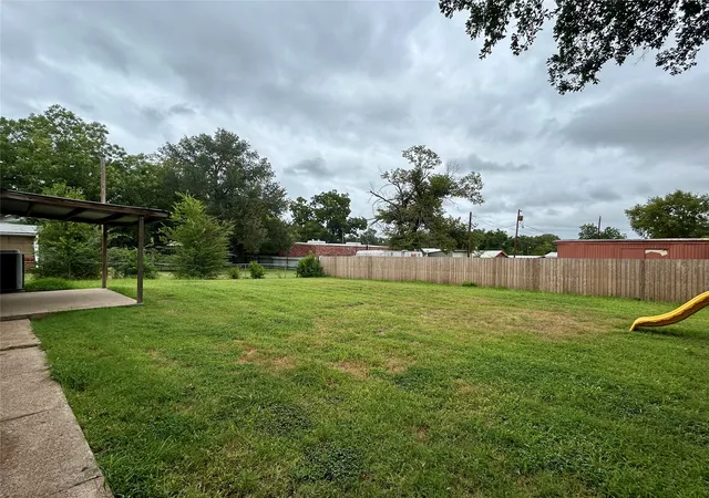 Photo 3 of Single family home for sale at 111 S Canton St, Mexia, TX 76667 | MLS# 21333775 | Listing updated on 2026-09-23