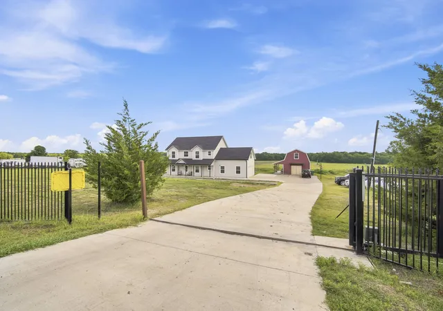 Photo 3 of Single family home for sale at 4855 Stitzle Rd, Crandall, TX 75114 | MLS# 21333461 | Listing updated on 2026-10-01