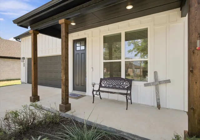 Photo 3 of Single family home for sale at 503 Bradshaw St, Terrell, TX 75160 | MLS# 21333831 | Listing updated on 2026-09-30