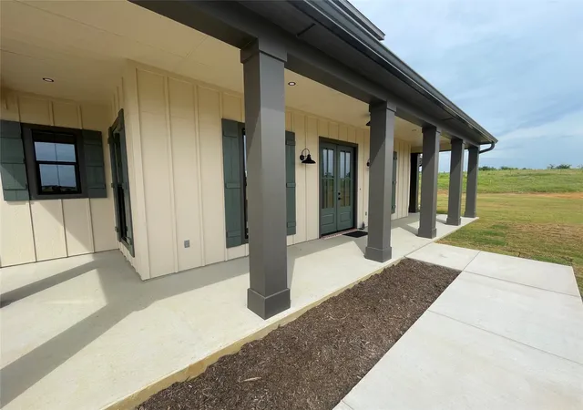 Photo 4 of Single family home for sale at 220 Dixie Estates Wy, Whitesboro, TX 76273 | MLS# 21333847 | Listing updated on 2026-09-18