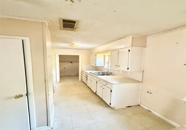 Photo 4 of Single family home for sale at 701 Apollo Dr, Denton, TX 76209 | MLS# 21333779 | Listing updated on 2026-07-17