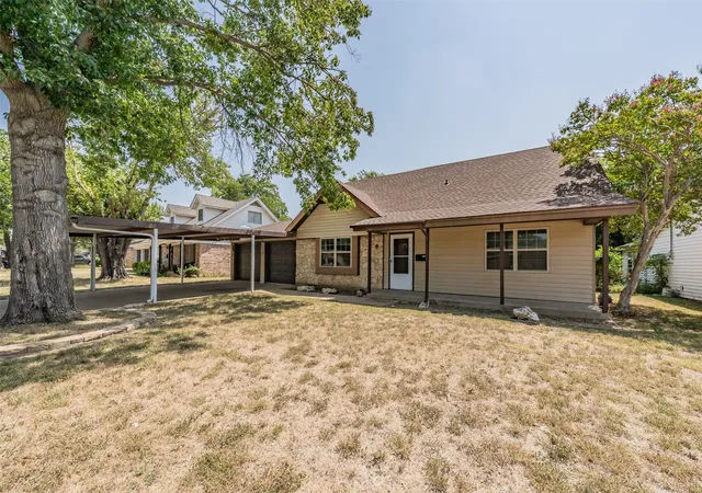Photo 2 of Single family home for sale at 245 Pimlico Wy, Saginaw, TX 76179 | MLS# 21333855 | Listing updated on 2026-08-26