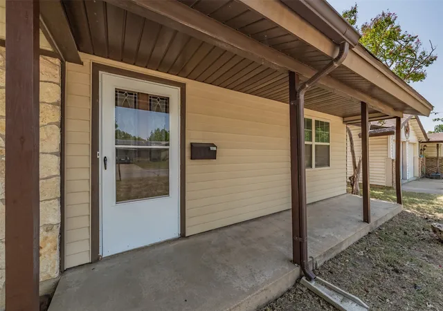 Photo 3 of Single family home for sale at 245 Pimlico Wy, Saginaw, TX 76179 | MLS# 21333855 | Listing updated on 2026-08-26