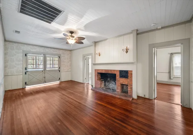 Photo 4 of Single family home for sale at 1501 Sycamore, Corsicana, TX 75110 | MLS# 21333902 | Listing updated on 2026-08-26