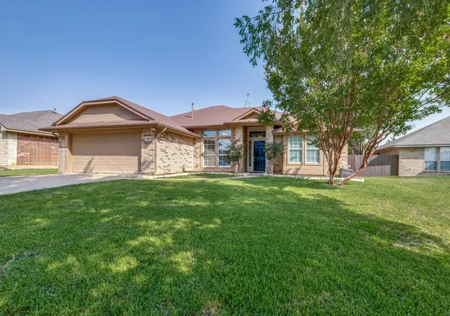 Photo 1 of Single family home for sale at 416 Fox Holw, Venus, TX 76084 | MLS# 21333910 | Listing updated on 2026-10-05