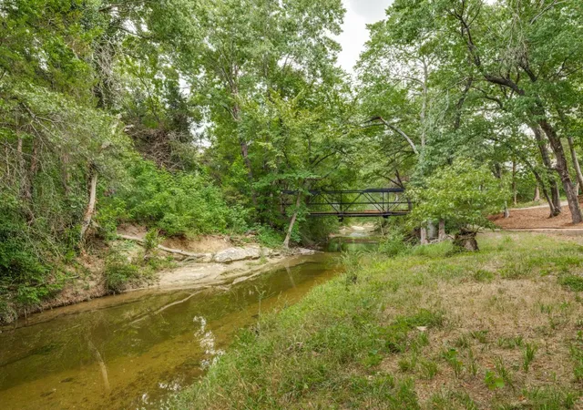 Photo 3 of Single family home for sale at 1408 N Cedar Hill Rd, Cedar Hill, TX 75104 | MLS# 21333946 | Listing updated on 2026-10-01