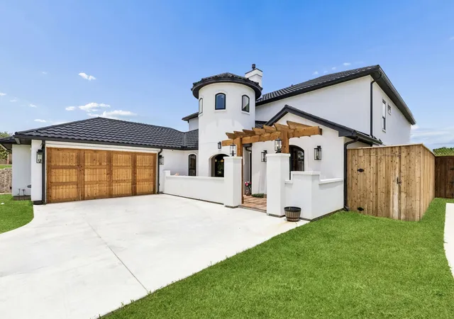 Photo 2 of Single family home for sale at 212 Utopia Ct, Keller, TX 76248 | MLS# 21333972 | Listing updated on 2026-08-16
